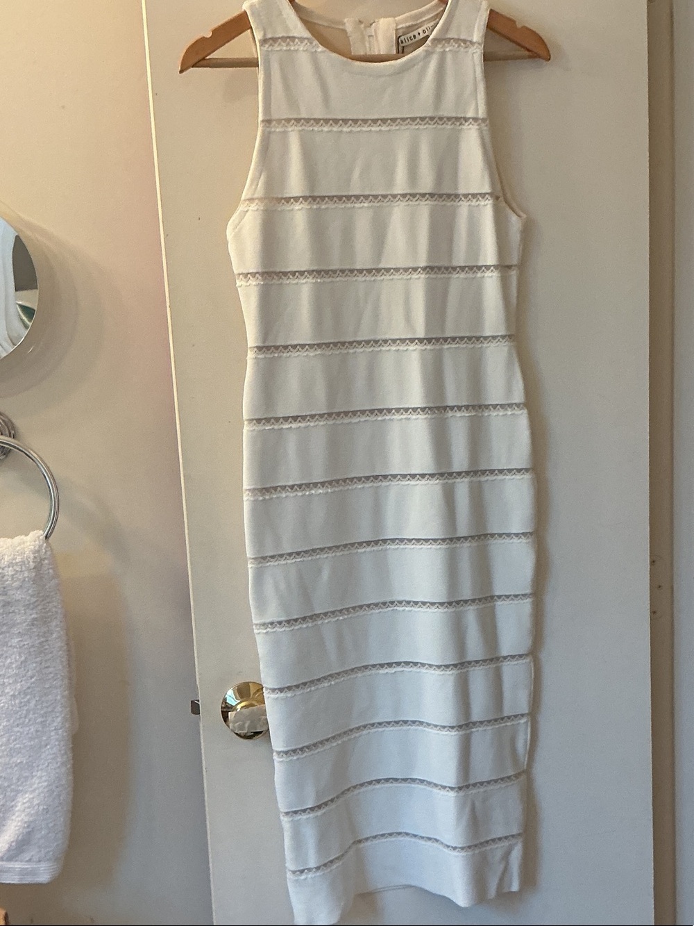 ALICE +OLIVIA White Sleeveless Ribbed Midi Dress